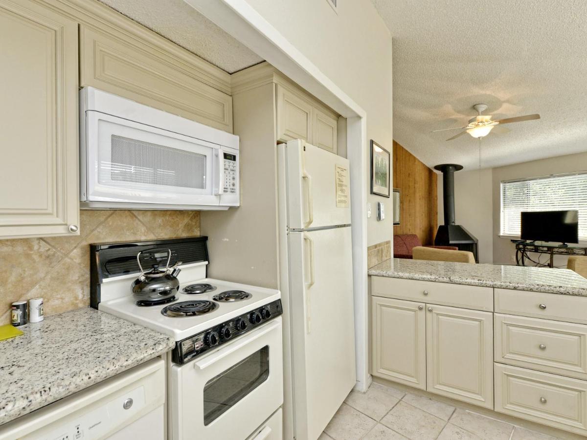 Lake Travis Bungalow Casita Golden Rod #2 Lakeway Bagian luar foto